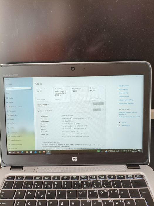 Vând laptop HP i7 , 16 Gb ddr4 , SSD-256 Gb