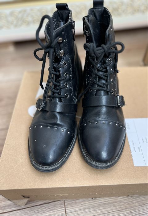 Женский ботинка осень