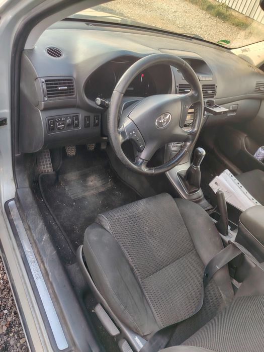 Vând Toyota Avensis 2.0