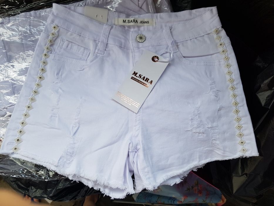 Pantaloni blugi CCC scurti albi noi strasuri perlate fermoar marimi 2