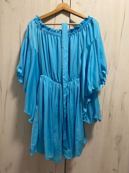 Schimb sau Vând urmatoarele rochite