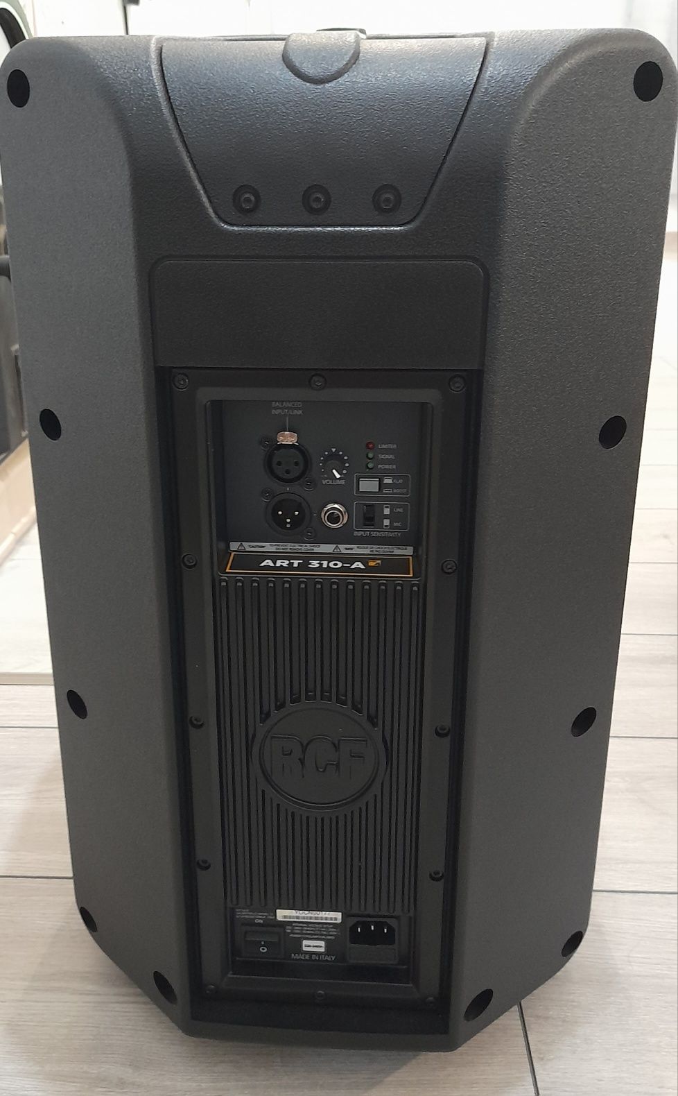 De vanzare boxaRcf 310 activa+ mixer activ Mackie Pro Fx12v3