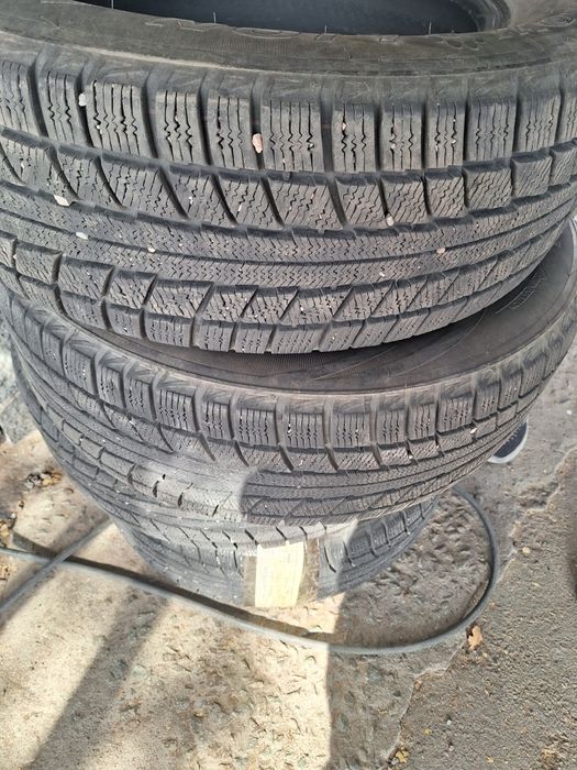 Продам шины! Зимние  без шипов в отличном состоянии. !  Шины Triangle!