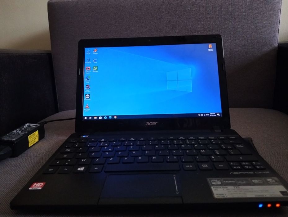 Laptop Acer aspire one 725 impecabil