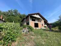 Casă 320 m² la roșu, cu teren de 800m²–Bujoreni, lângă Primărie