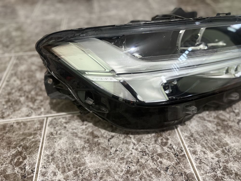 Десен фар за Волво / Volvo S90 V90 FULL LED 2015-2023