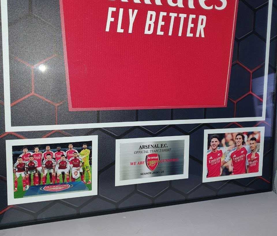 2024/25 Форма Арсенала в рамке (ARSENAL KIT in frame)в наличии 1 шт.