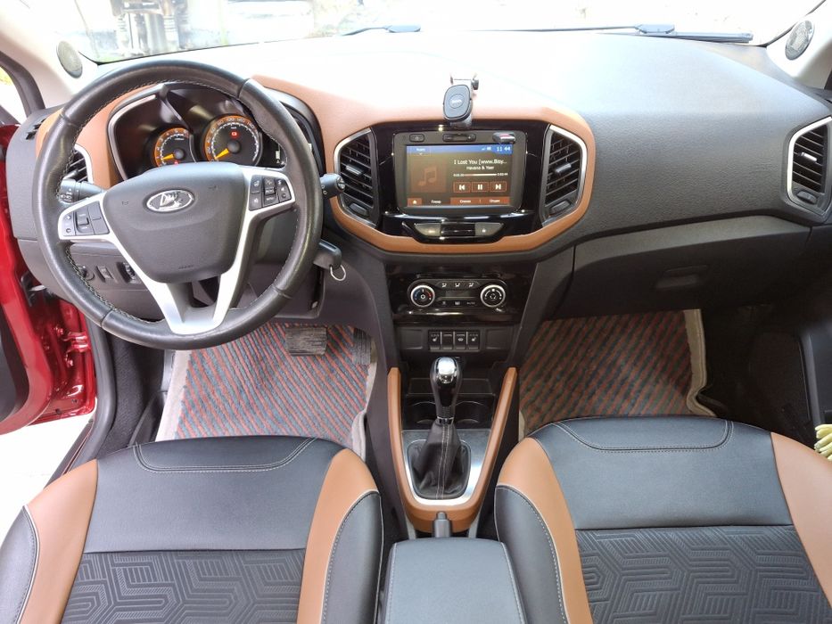 Продам лада х рай кросс 2021 года пробегом 77000.  км краска родная