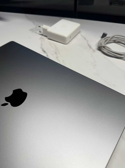 MacBook Pro M1 MAX / 16-inch / 32 Gb / 1 TB / Space Gray / 97% Battery