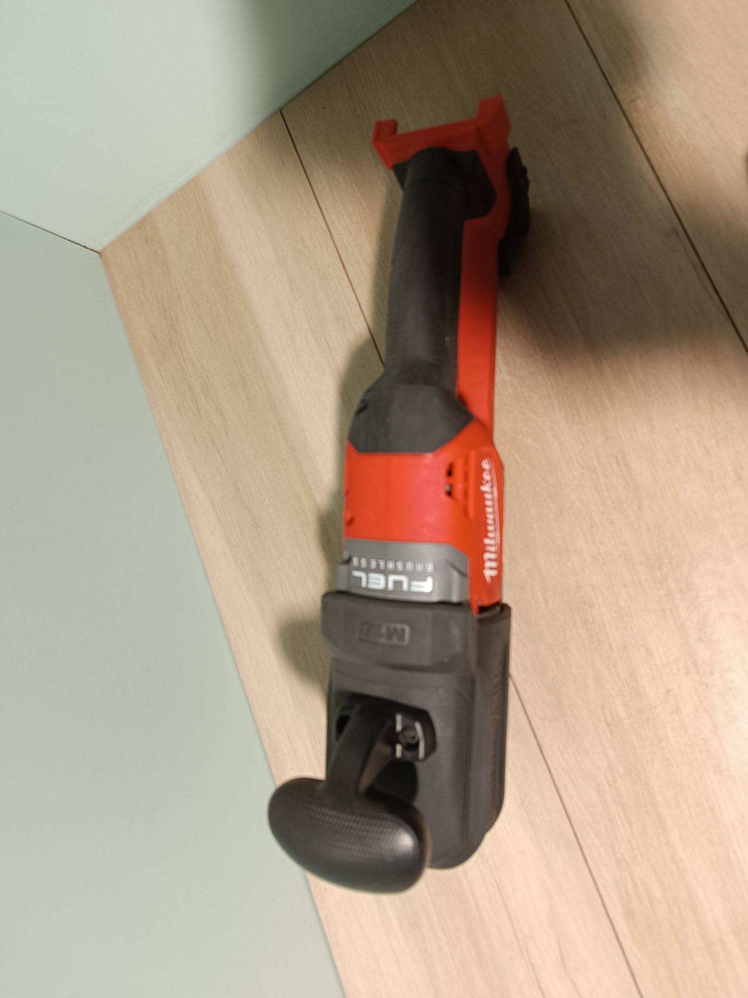 Milwaukee M18 Brushless bormasina freza foreza