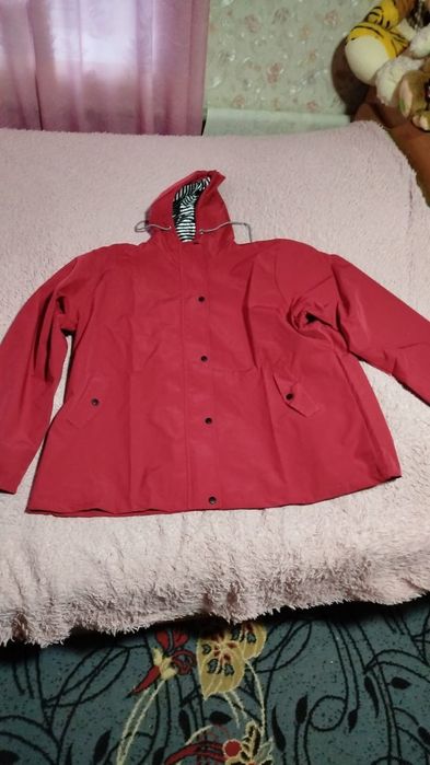 Продам ветровку, новая не ношенная!