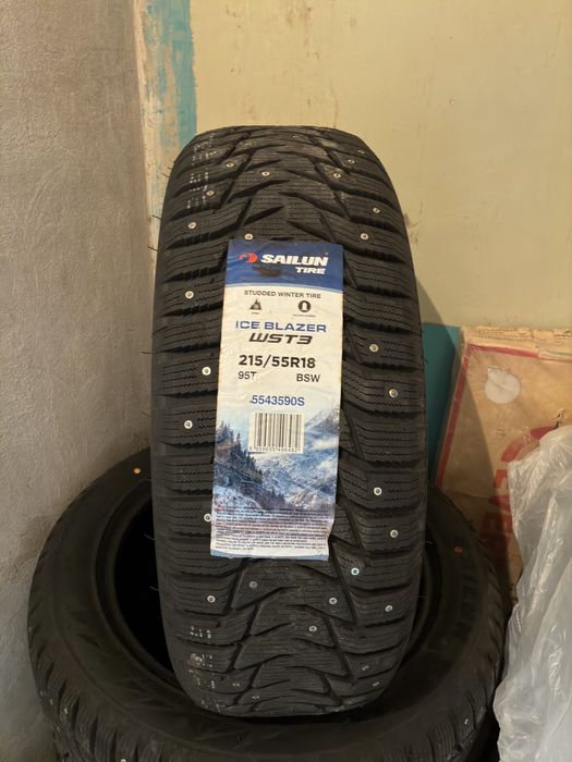 В продаже зимняя шипованная резина R 215/55/18.
