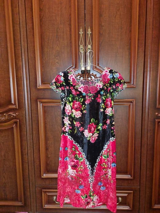 Ko'ylak lozimi bilan pombarxt. 36 o'lcham. Narxi 400 ming so'm.