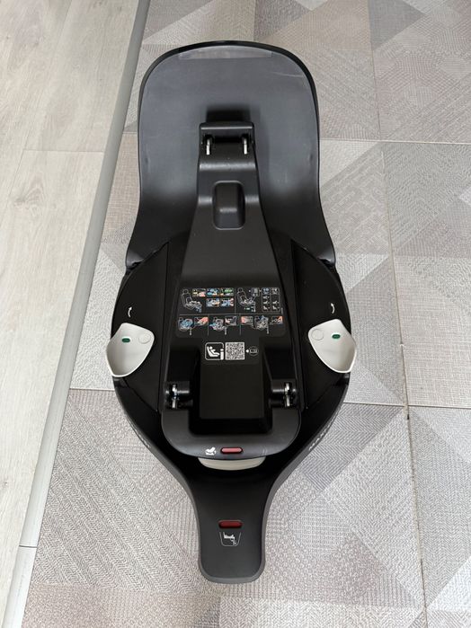 Maxi - cosi Coral 360- Essential Black с база isofix