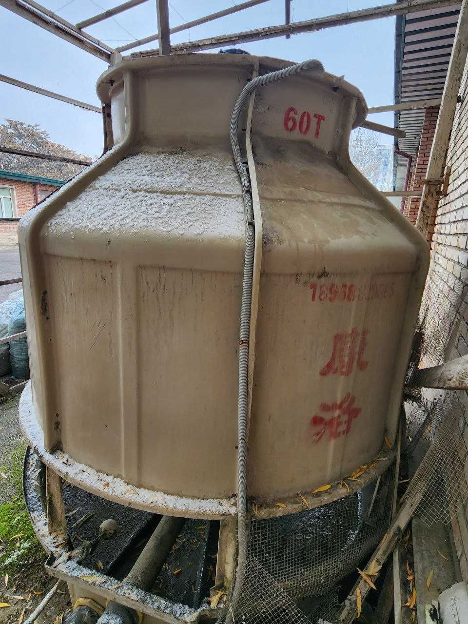 Продается градирня, 60 тон, в рабочем состоянии, с насосом и трубами.