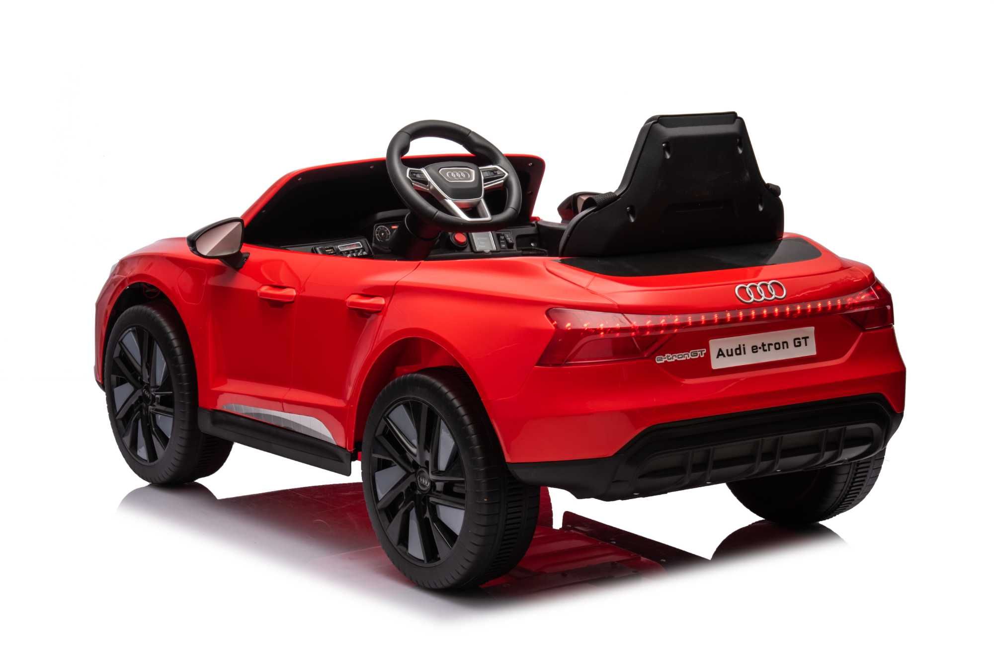 Masinuta electrica Audi E-tron GT cu echipare Premium si licenta