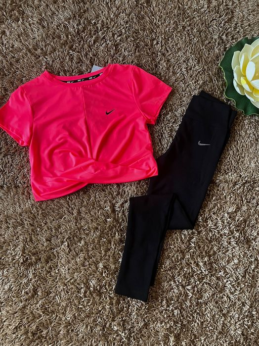 Дамски екипи Nike