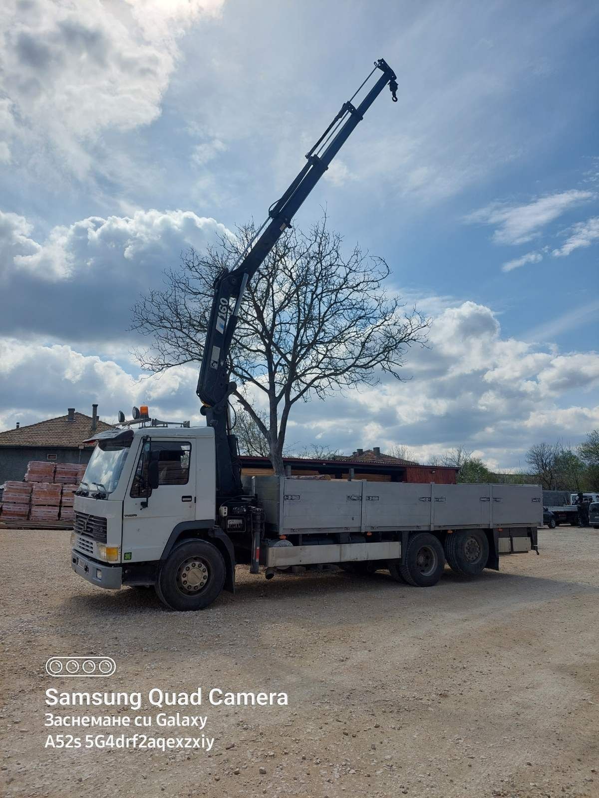 Volvo FL10 s kran