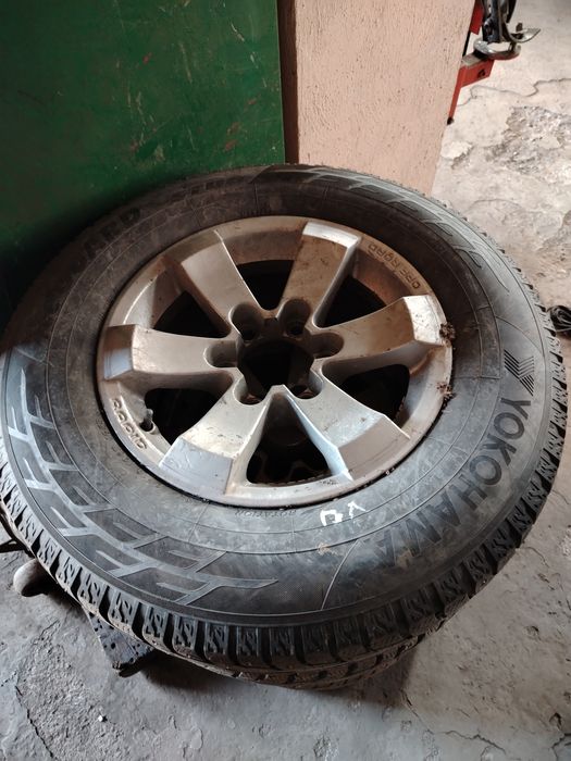Продам диски на внедорожник.