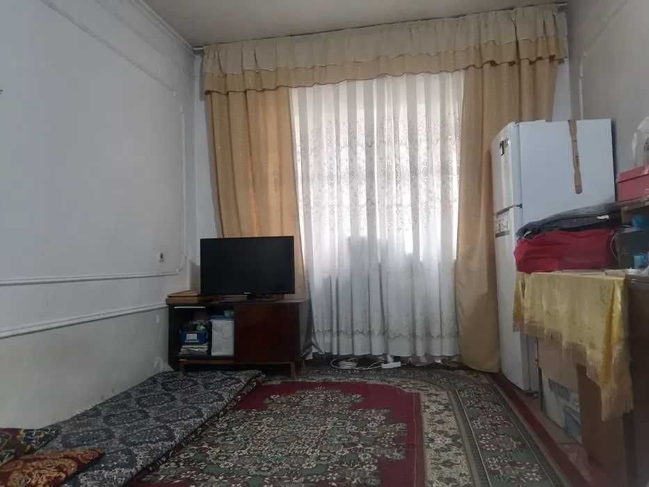 Продаётся квартира Юнусабад Бодомзор 2 ком 1 этаж (Бивший обшежития)