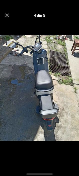 Vând scuter nou are 3 săptămâni luat de nou fac și schimb