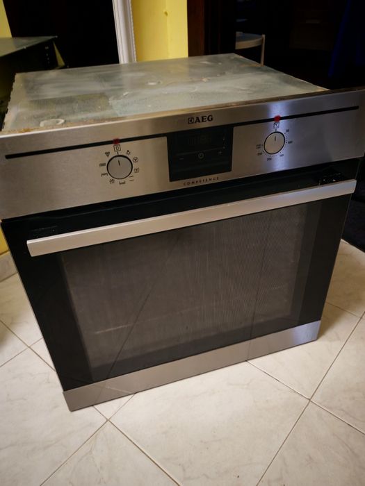 Фурна за вграждане AEG