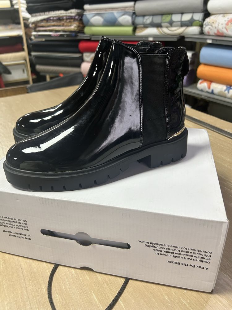Продавам чисто нови оригинални боти ALDO