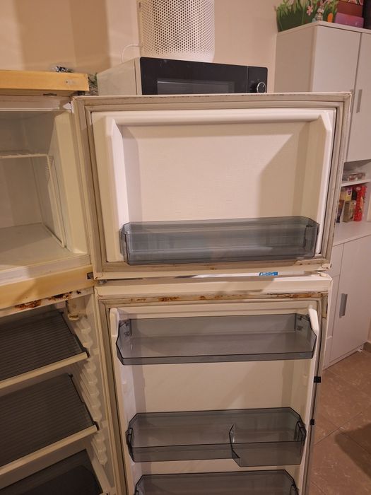 Хладилник с фризер