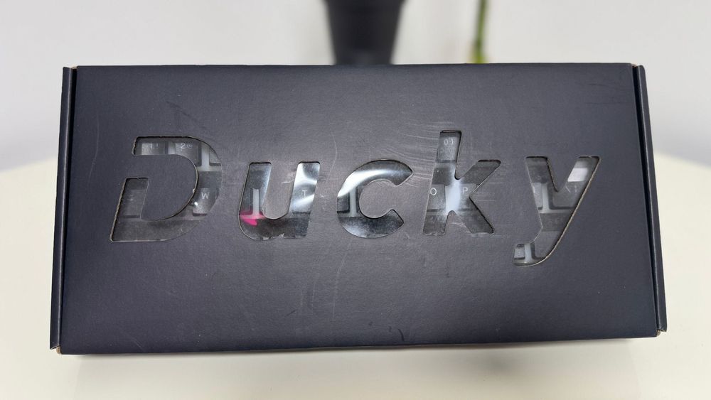 Tastatura Ducky One 2/Keycaps Ducky Milky/Switchuri Gateron/NMX Violet