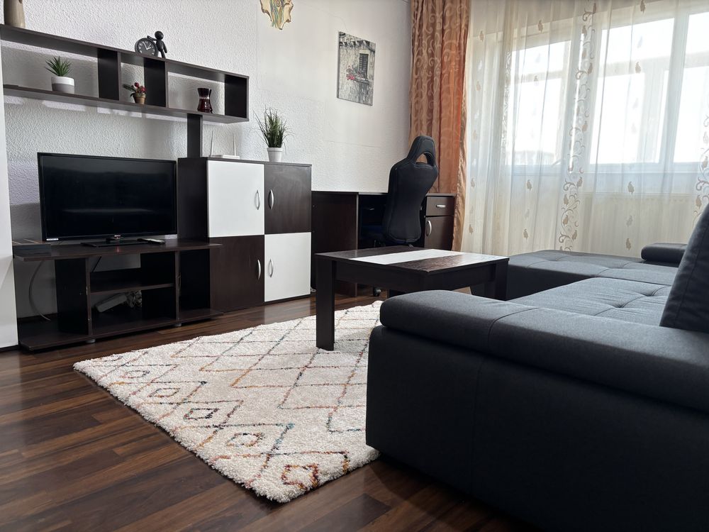 Proprietar inchiriez apartament 2 camere Hala Centrala