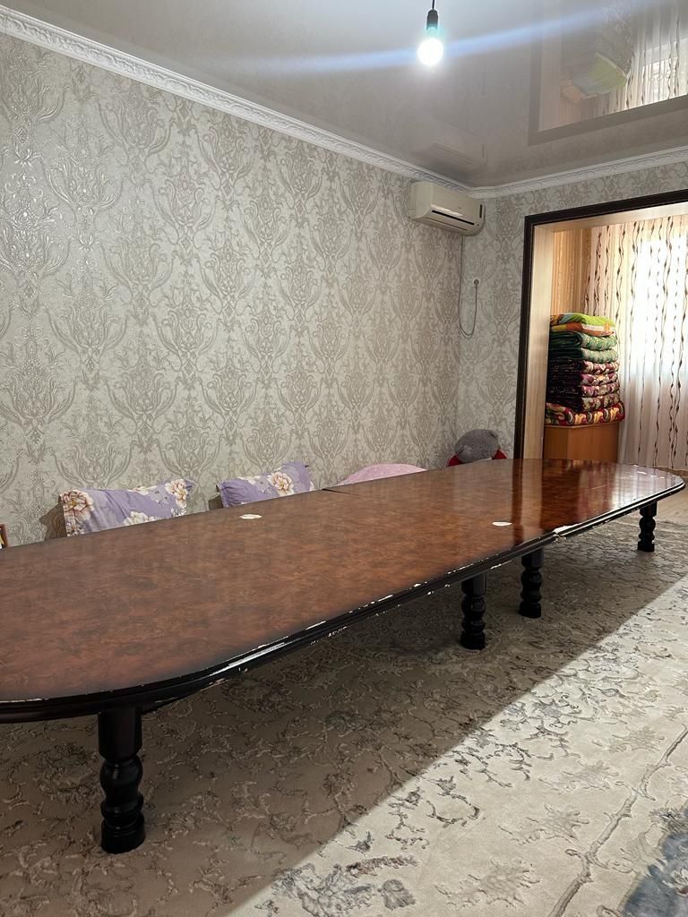 Продается гостиный  стол для зала