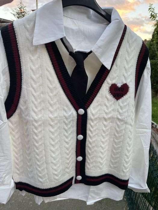 Пуловер , риза и вратовръзка