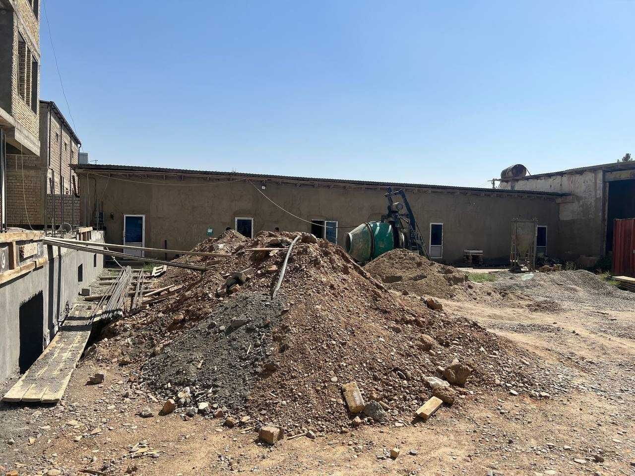 G`uzor tumanida kinoteatr binosi bo`lib to`lash sharti bilan sotiladi