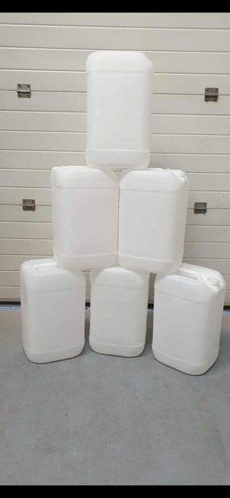 Vând bidoane de plastic de 25L