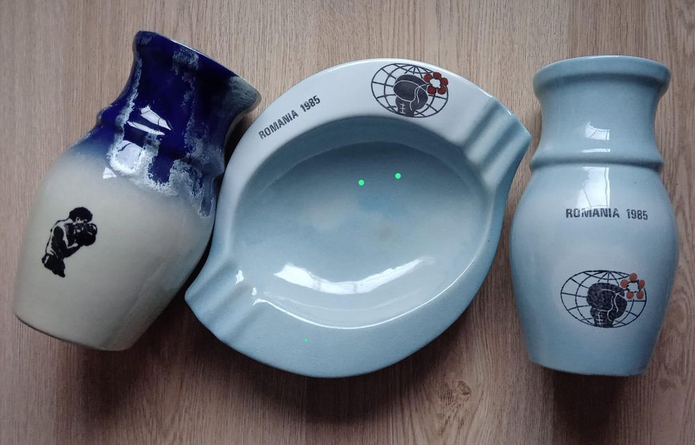 SET 1 scrumiera + 2 vaze trofee box Romania 1985 (+alte obiecte de col