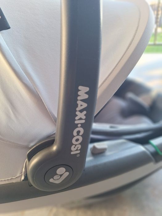 Scoică maxi-cosi cu baza isofix