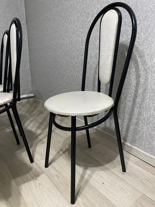 Продам 4 Стулья