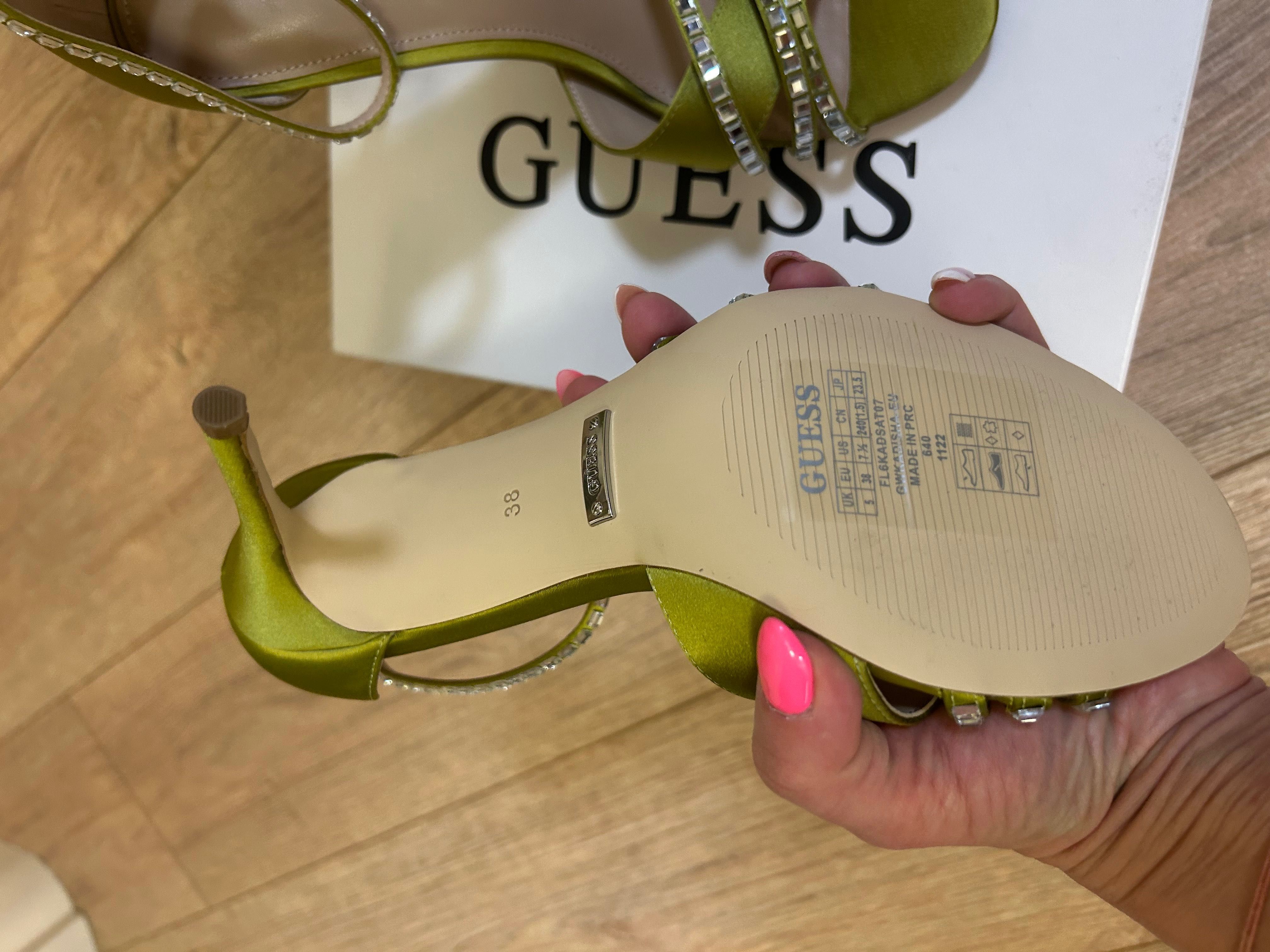 Нови сандали Guess