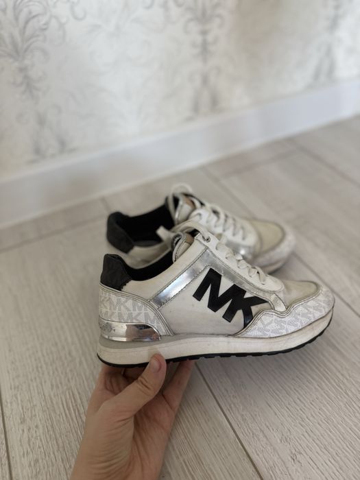 Женский кроссовки оригал майкл корс