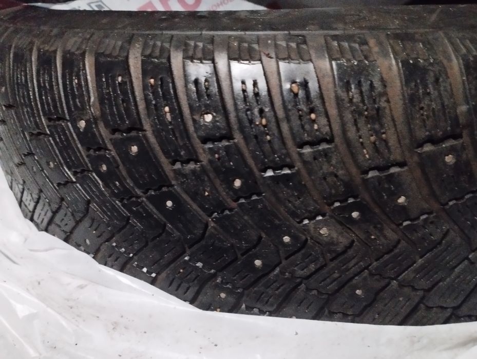 Продам зимнюю резину 215/60/16 в хорошем состоянии