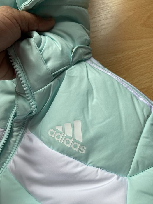 Adidas geaca marime 104  noi cu eticheta