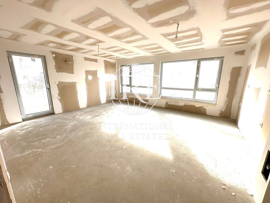 Продава се Тристаен апартамент в Варна, Гранд Мол Варна - 120 кв.м за 1792 €/кв.м - Снимка #1