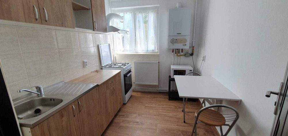 Persoana fizica inchiriez apartament doua camere mobilat complet