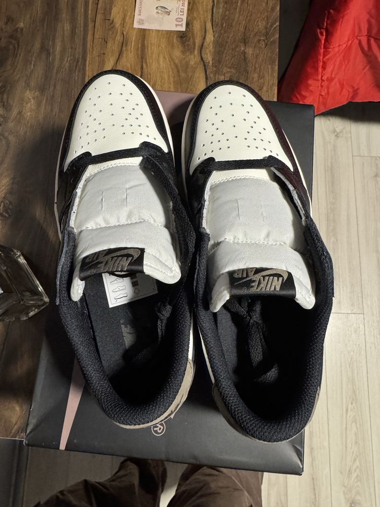 Jordan 1 Low Mocha