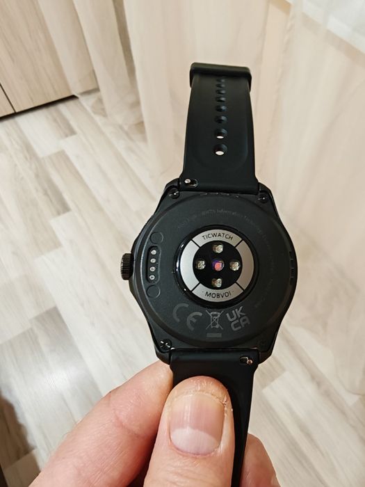 Продавам TicWatch 5 Pro