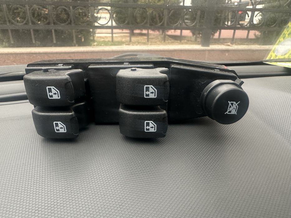 Кнопка стеклоподъемник спарк главный