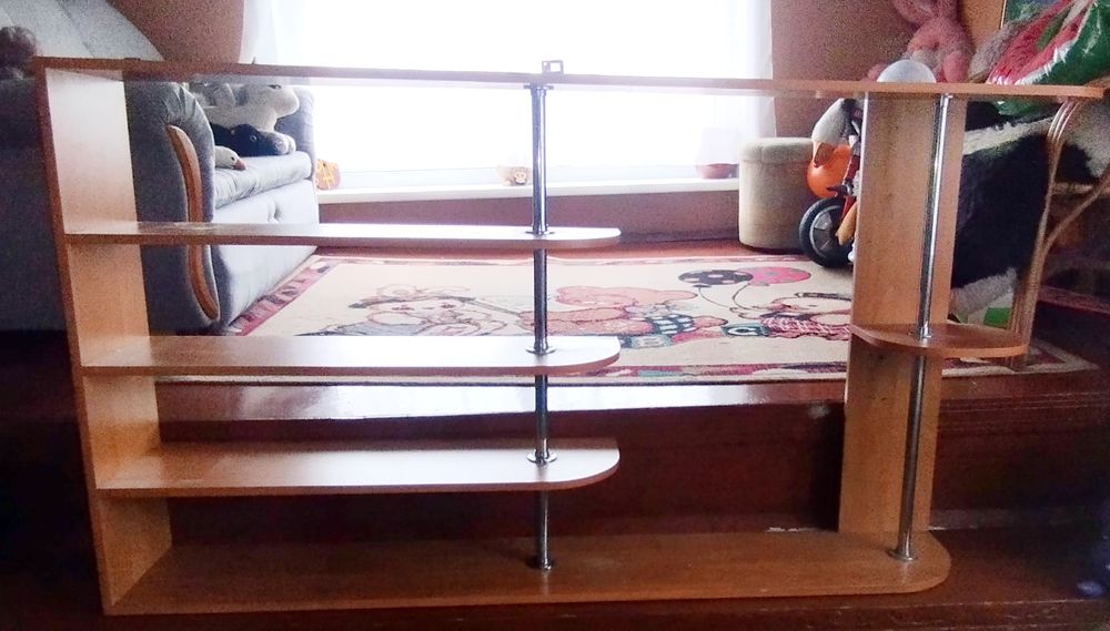 Полка книжная, в хорошем состоянии