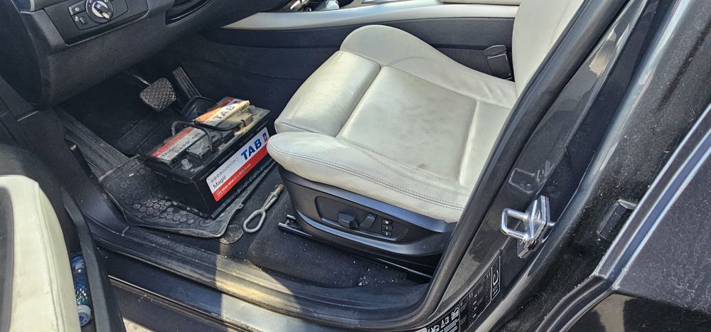 BMW X5 E70 Facelift 4.0d (motor defect)
Faruri xenon