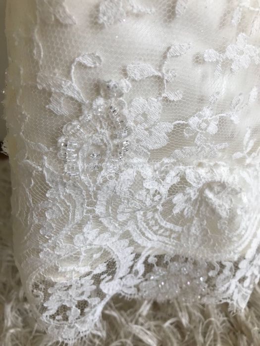 Vând rochie de mireasă impecabil mărime 44 original Made in Italy