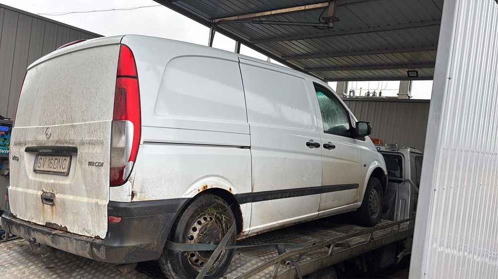 Vand  mercedes vito 111 pentru piese  lovita lateral spate